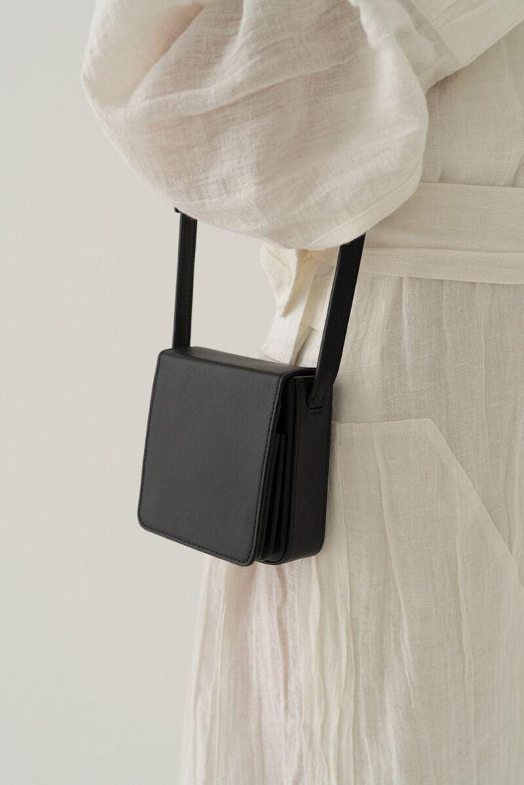 Minimalist Black Leather Crossbody Bag – Small Square Shoulder Purse for Women